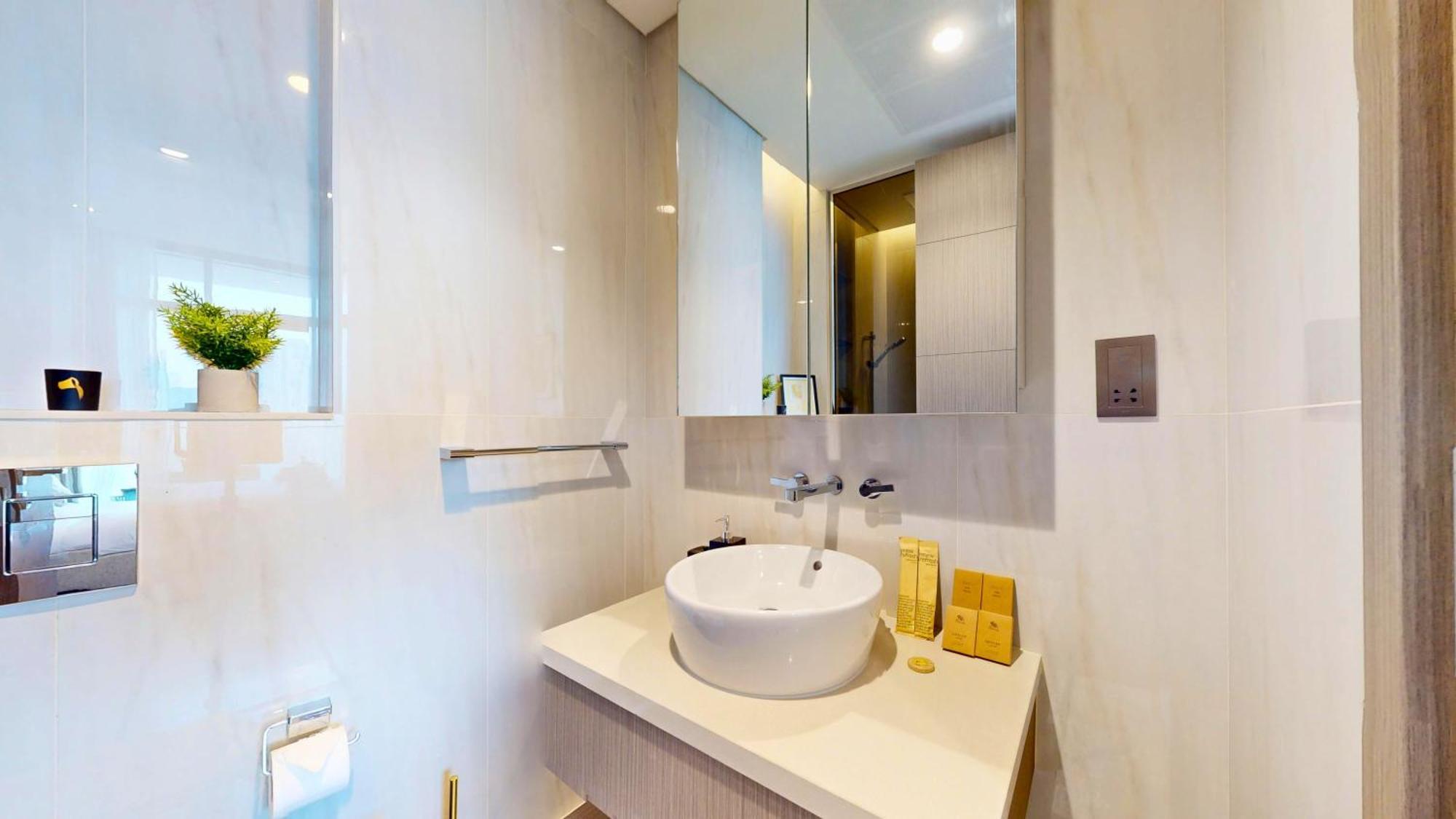 Stylish 1-bedroom In Business Bay - Furnished - Canal & Burj Khalifa Views Apartamento *