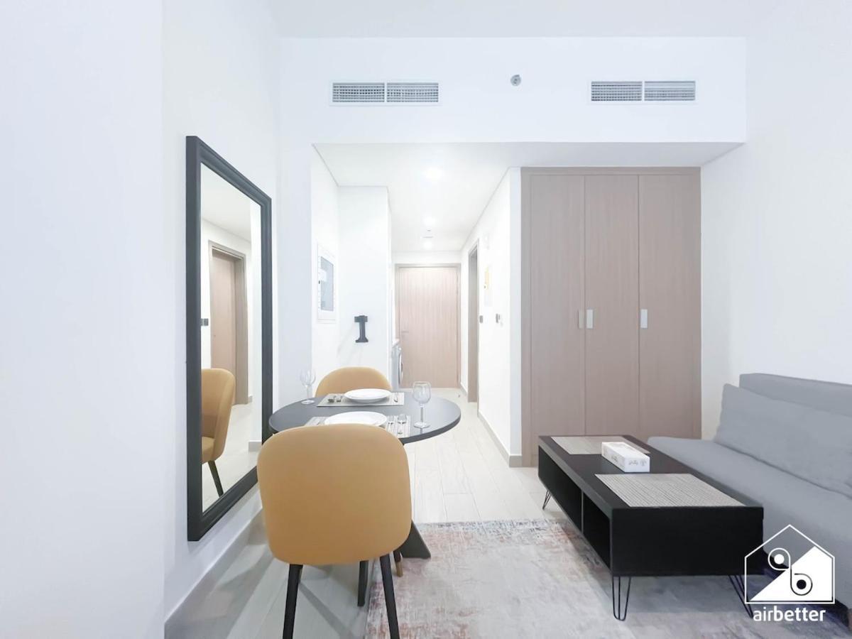 Appartement Urban Charm With Balcony In Azizi Riviera Dubaï