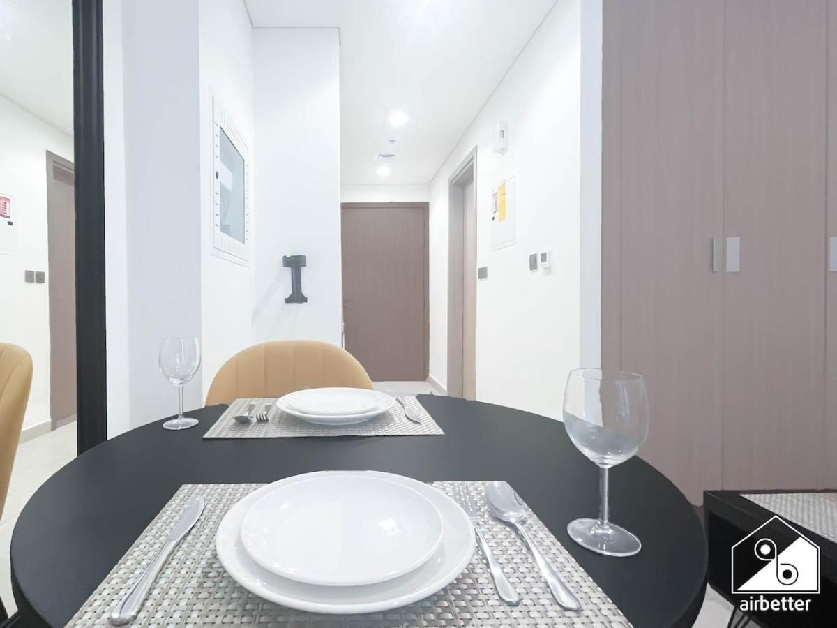 Urban Charm With Balcony In Azizi Riviera *