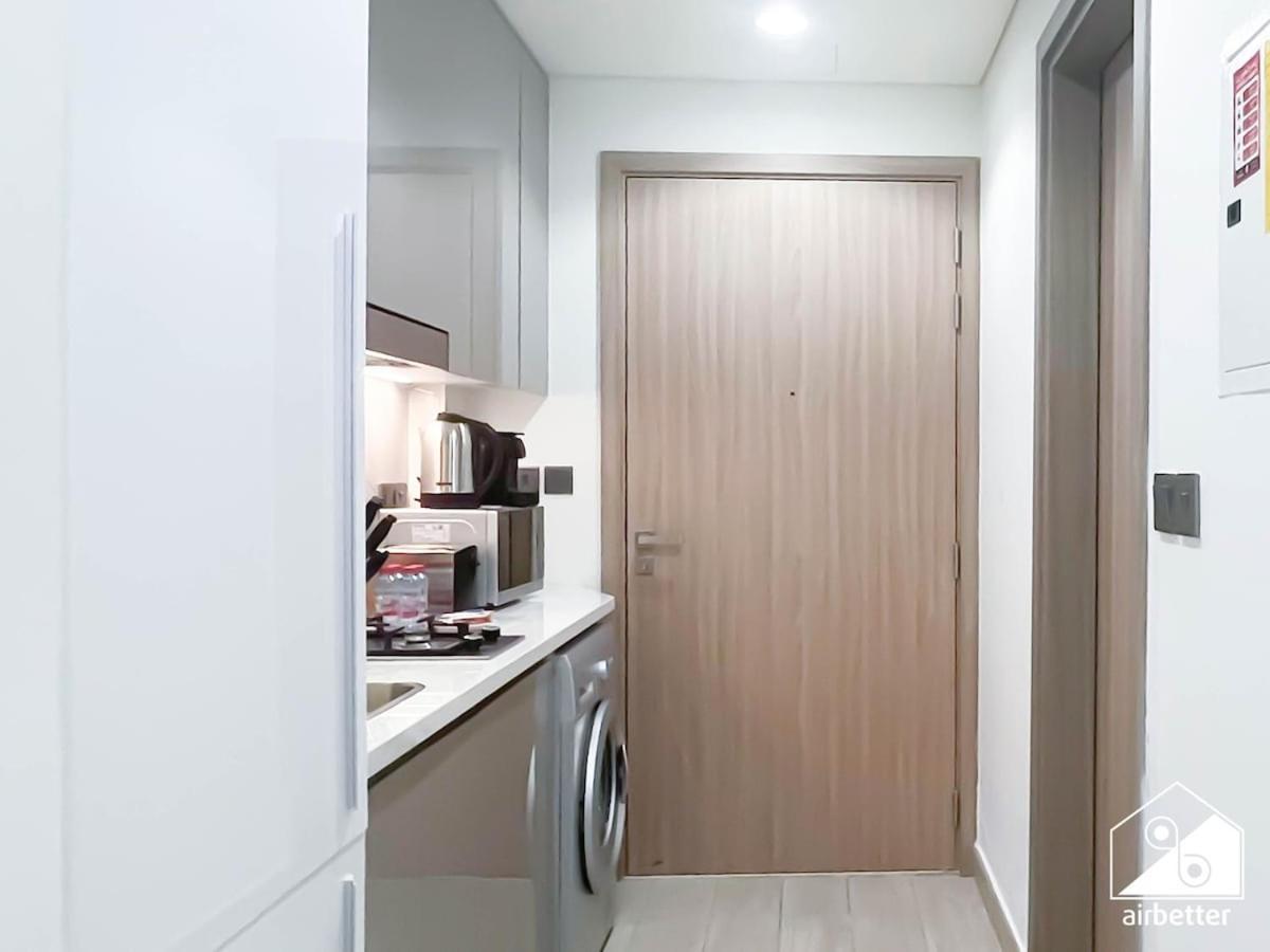 Urban Charm With Balcony In Azizi Riviera Dubaï