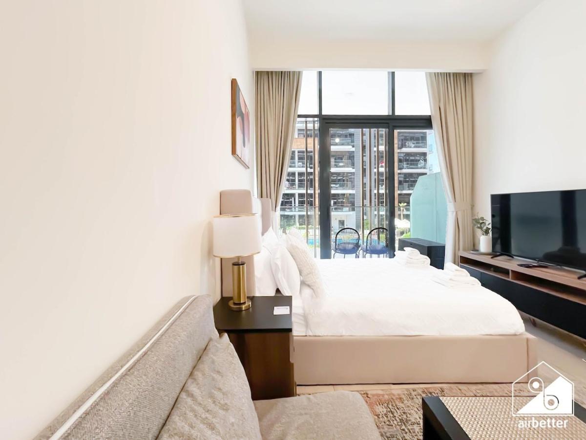 Urban Charm With Balcony In Azizi Riviera