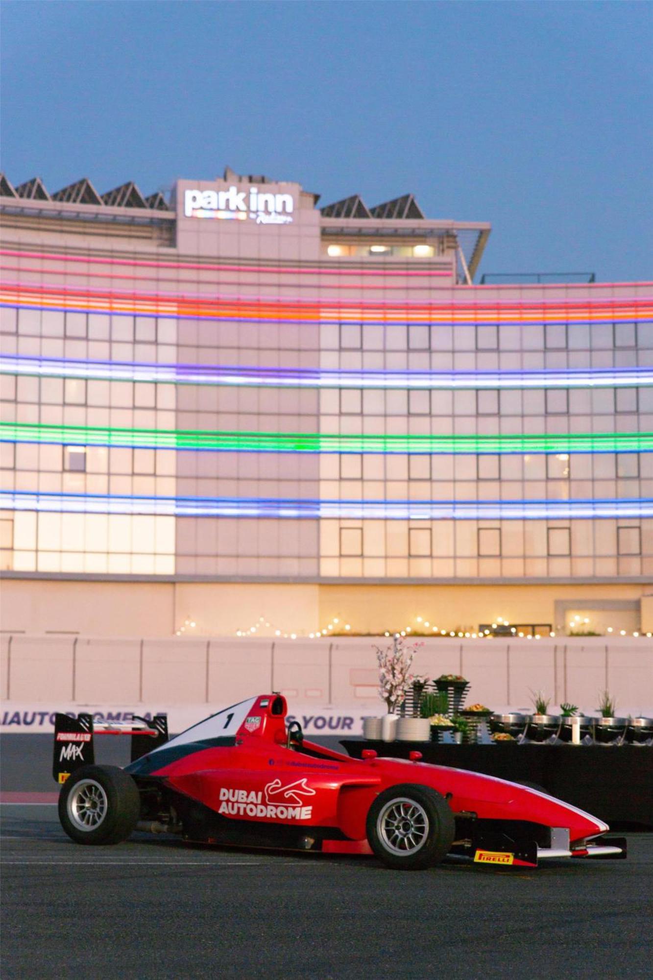 Park By Radisson Motor Dubái