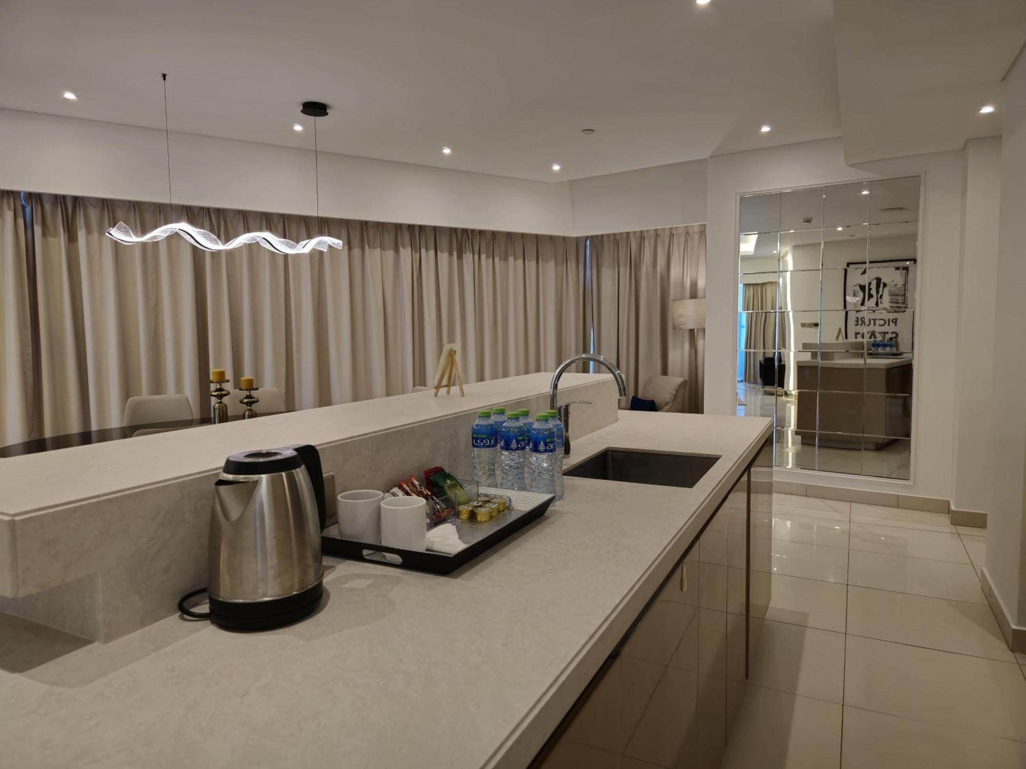 Quill At Paramount Towers 3 Bedroom Creek View Apartahotel *