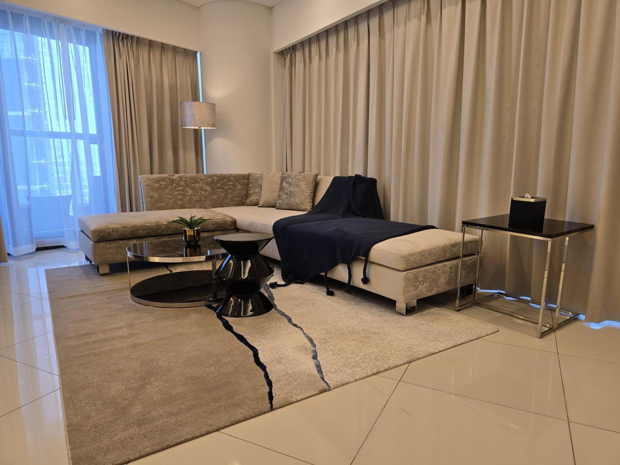 Quill At Paramount Towers 3 Bedroom Creek View Apartahotel
