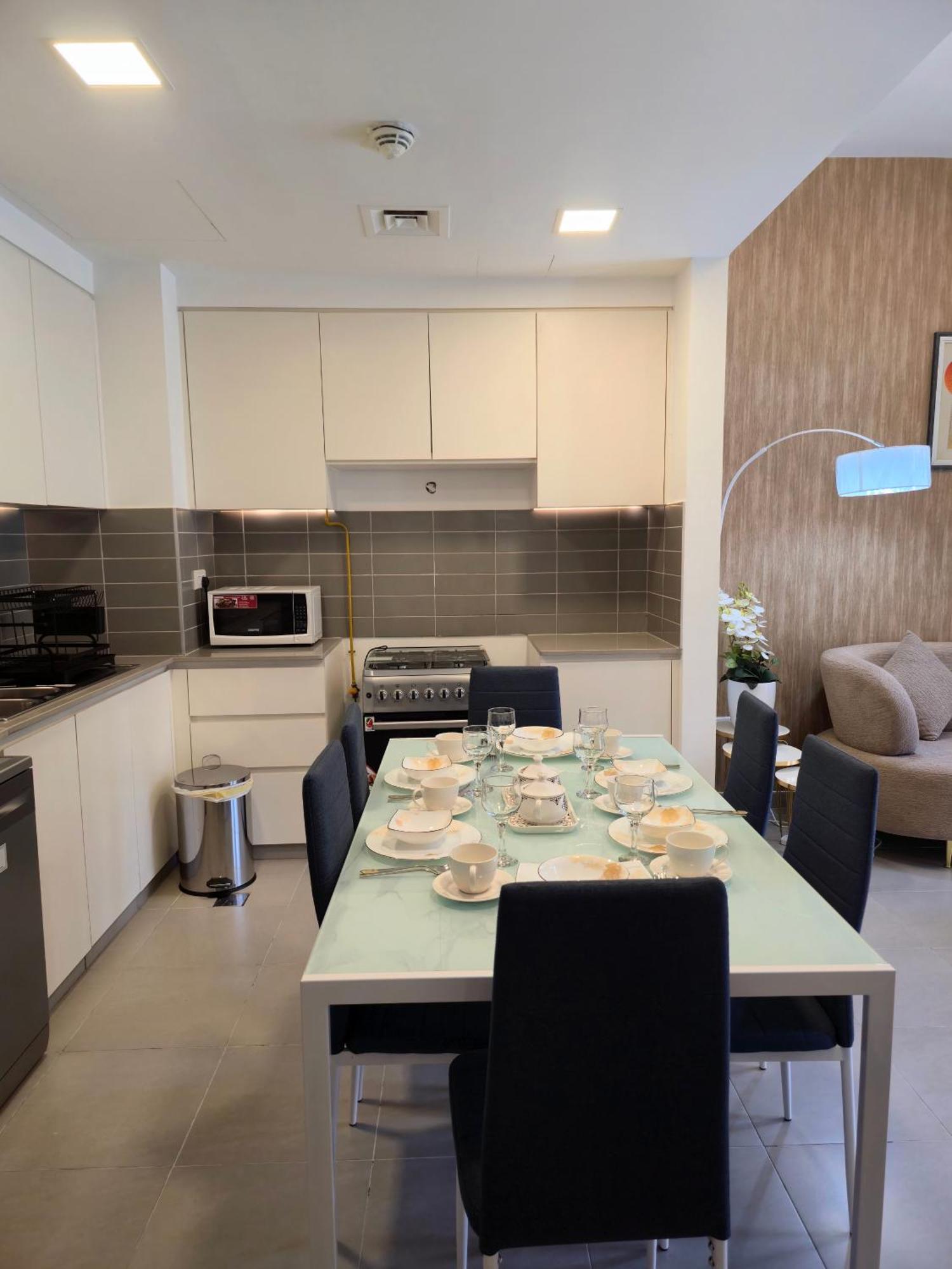 Apartemen Bareez Bliss Retreat Elegant 2br With Balcony, Pool & Park View
