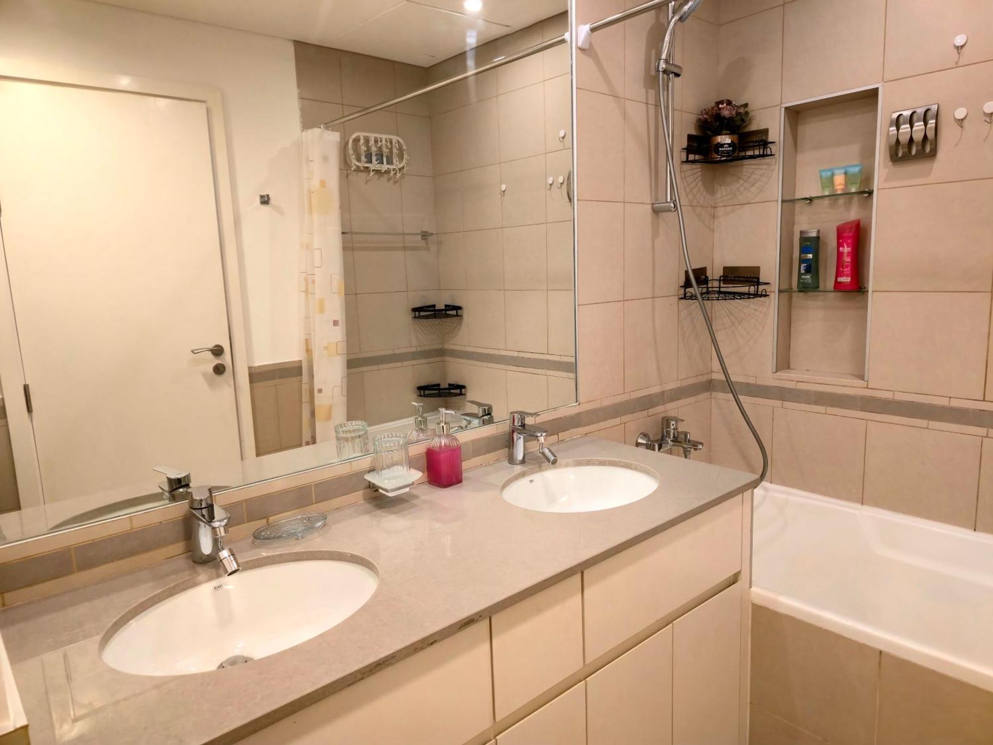 Bareez Bliss Retreat Elegant 2br With Balcony, Pool & Park View Apartemen