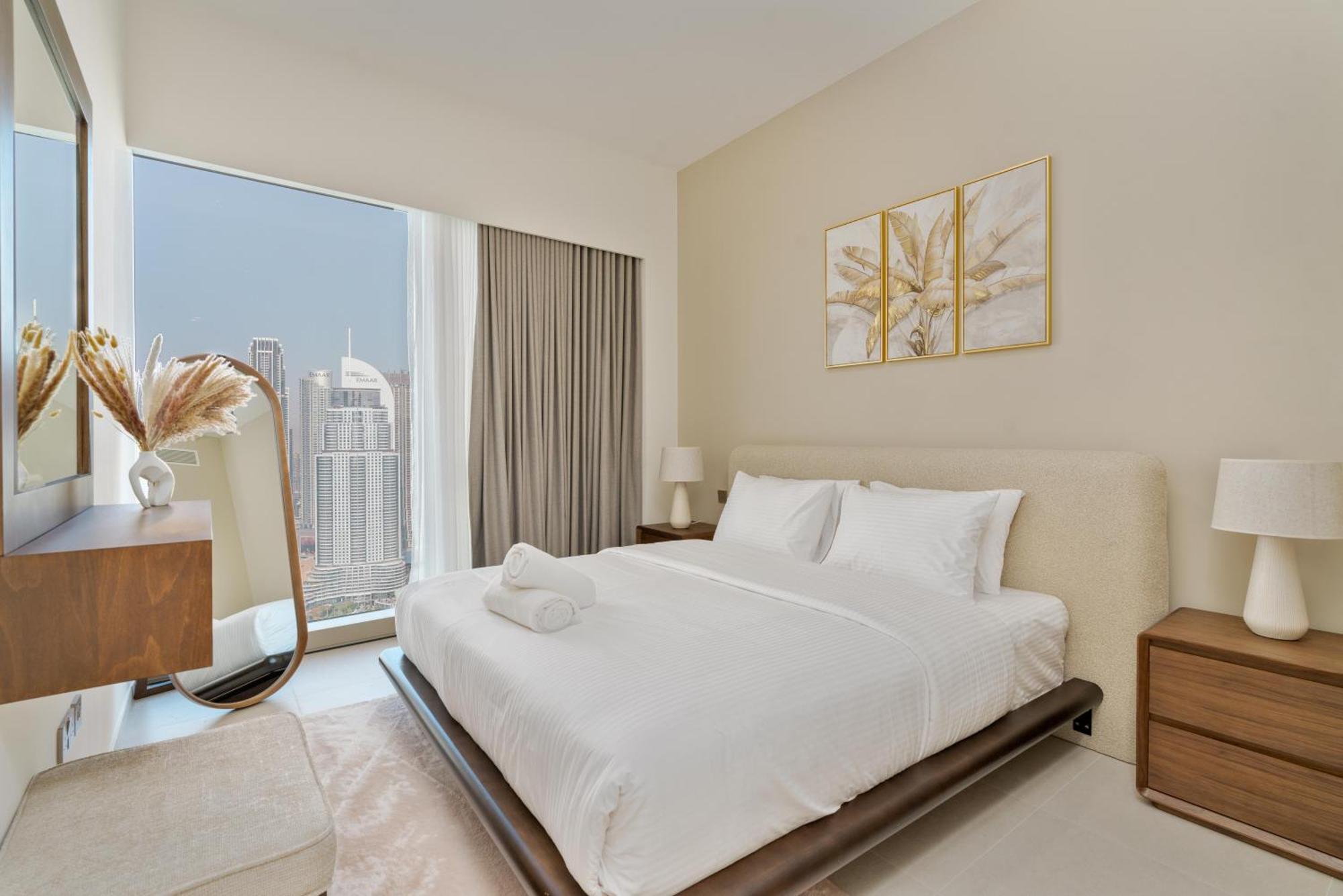 Apartamento Grande 12 Opera District - Mesmerizing Full Burj & Fountain View Luxury Opera Unit Dubái