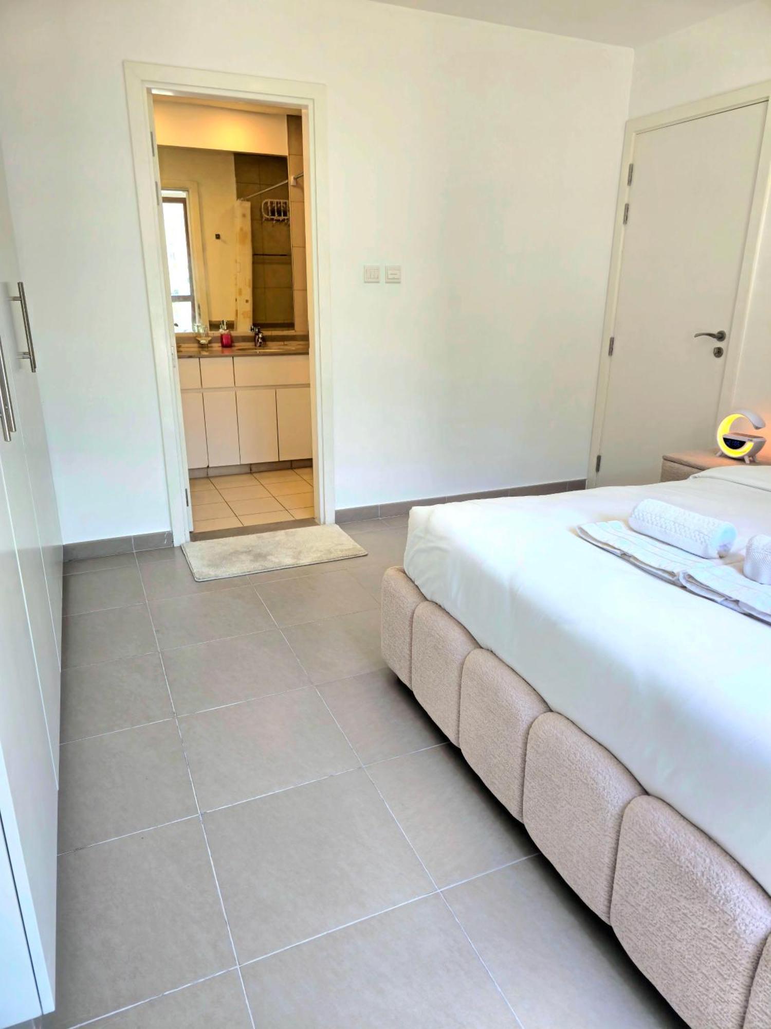 Bareez Bliss Retreat Elegant 2br With Balcony, Pool & Park View Dubai