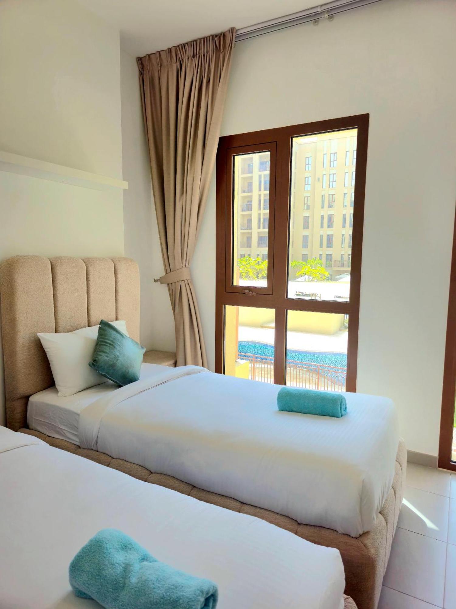 Bareez Bliss Retreat Elegant 2br With Balcony, Pool & Park View Apartemen