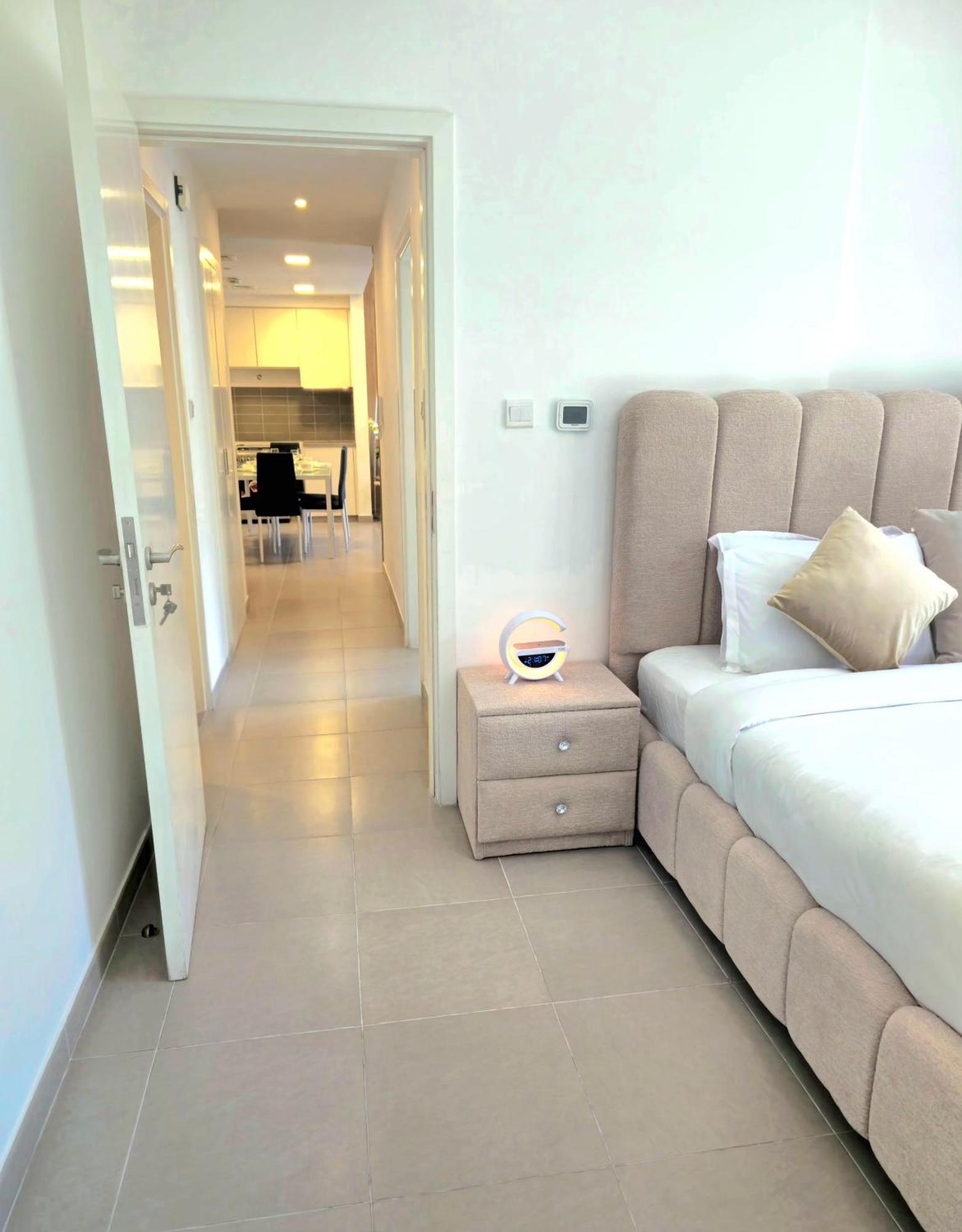Bareez Bliss Retreat Elegant 2br With Balcony, Pool & Park View Apartemen