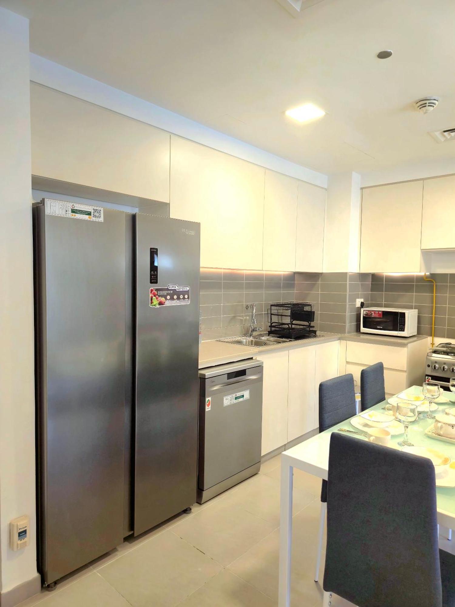 Bareez Bliss Retreat Elegant 2br With Balcony, Pool & Park View