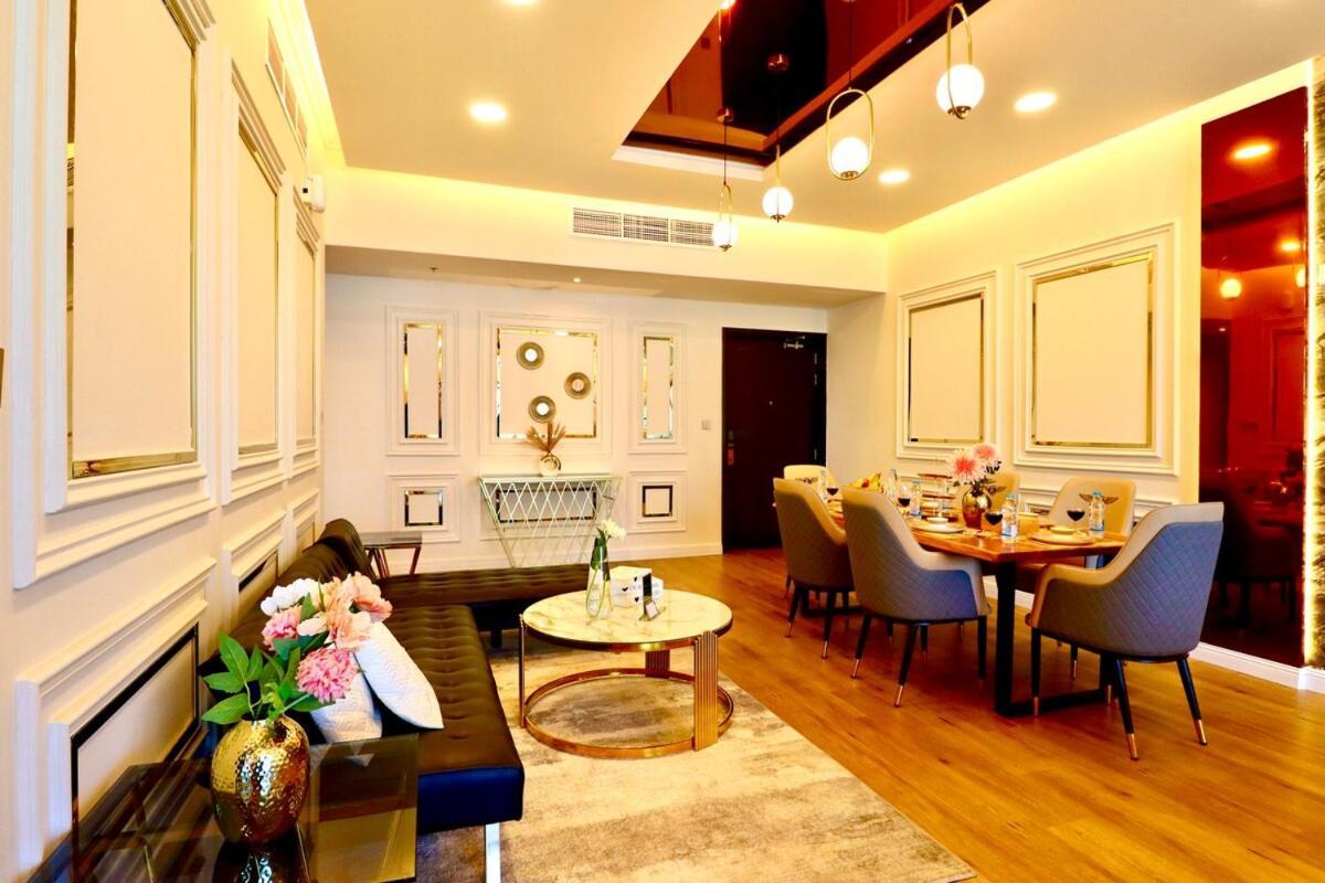Waterfront 2br Haven - Marina & Sea Views! Apartment Dubai