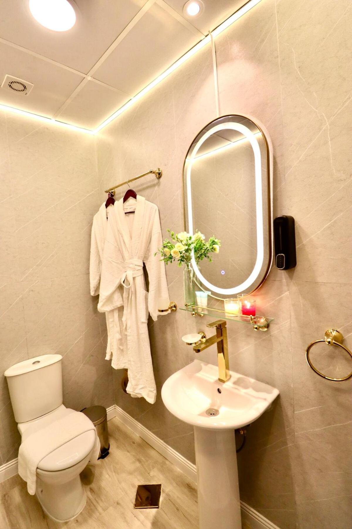 Waterfront 2br Haven - Marina & Sea Views! * Dubai