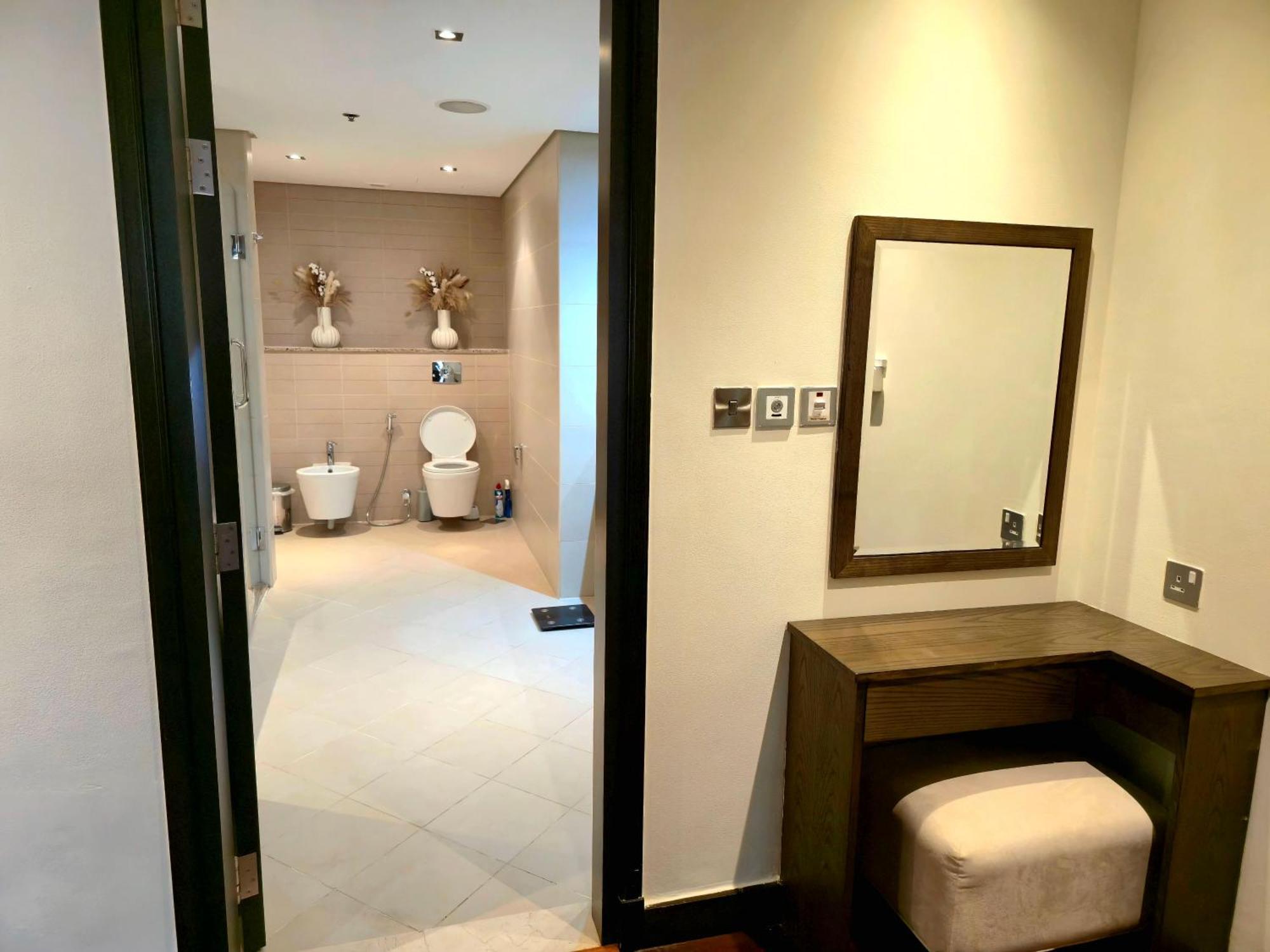 Appartement Palm Escape Beachfront 1br In Royal Amwaj Burj View & Private Balcony *