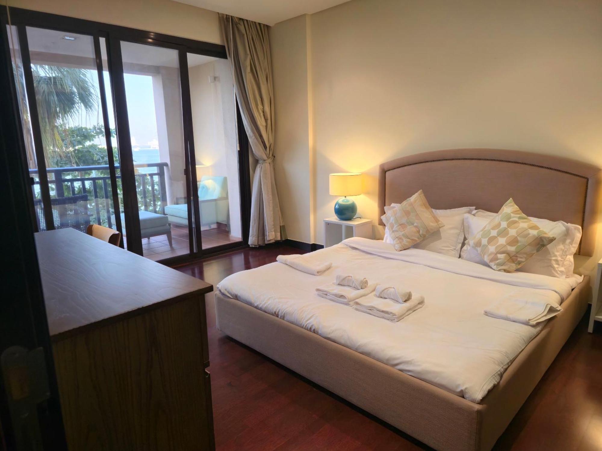 Palm Escape Beachfront 1br In Royal Amwaj Burj View & Private Balcony Dubai