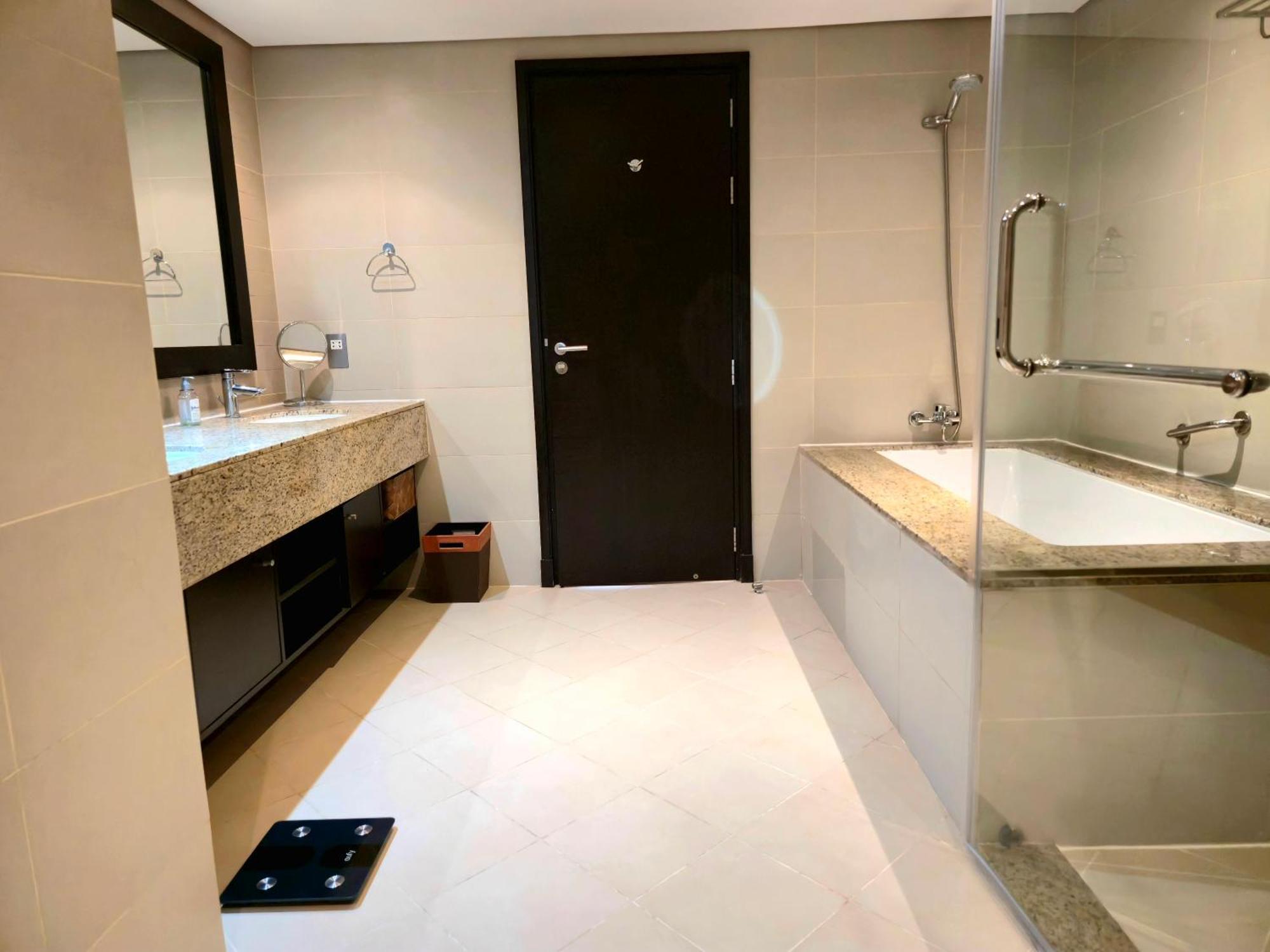 Palm Escape Beachfront 1br In Royal Amwaj Burj View & Private Balcony Appartement Dubai