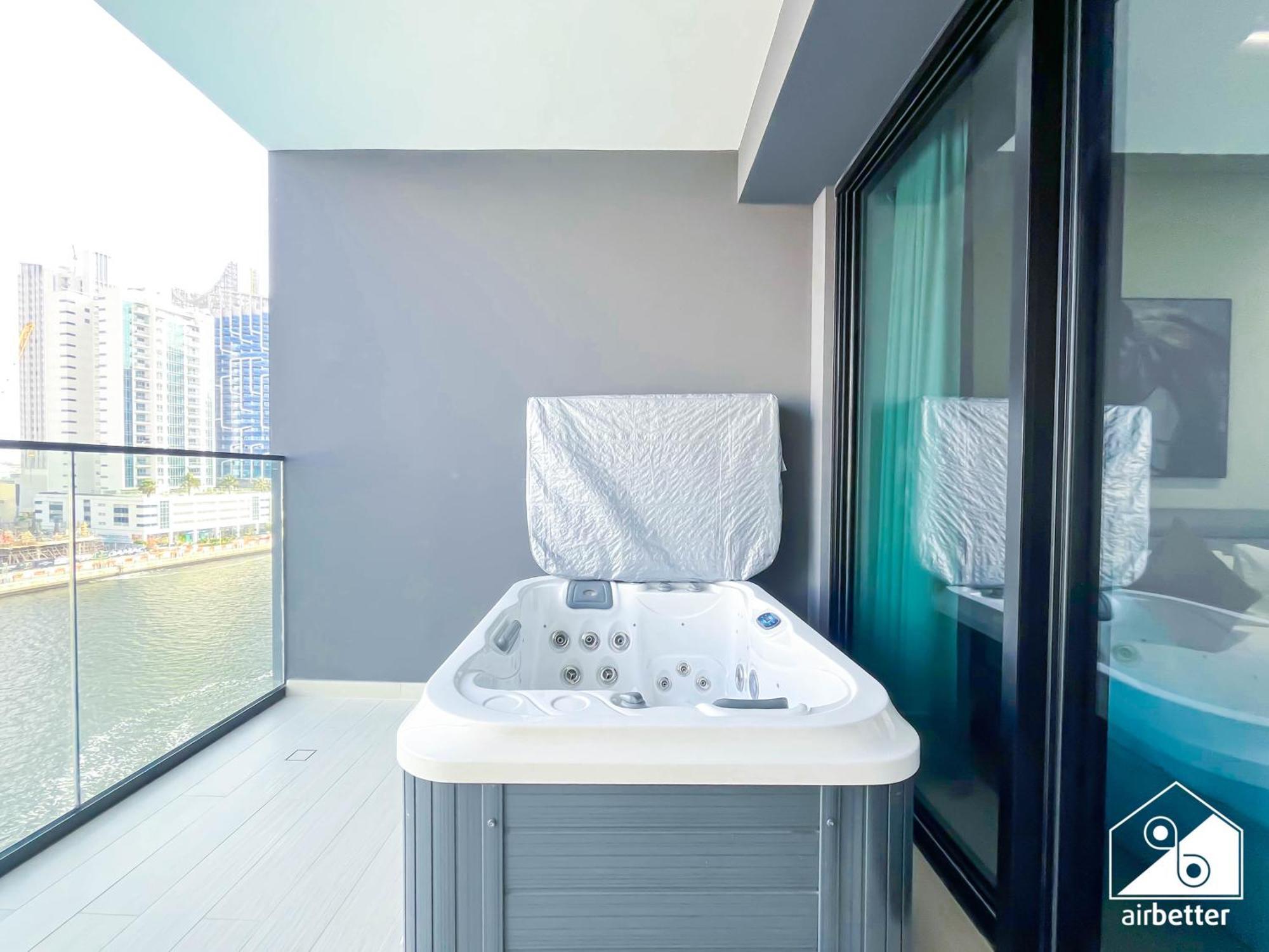 Canal View Luxury L Pool Access & Hot Tub Appartement Dubai