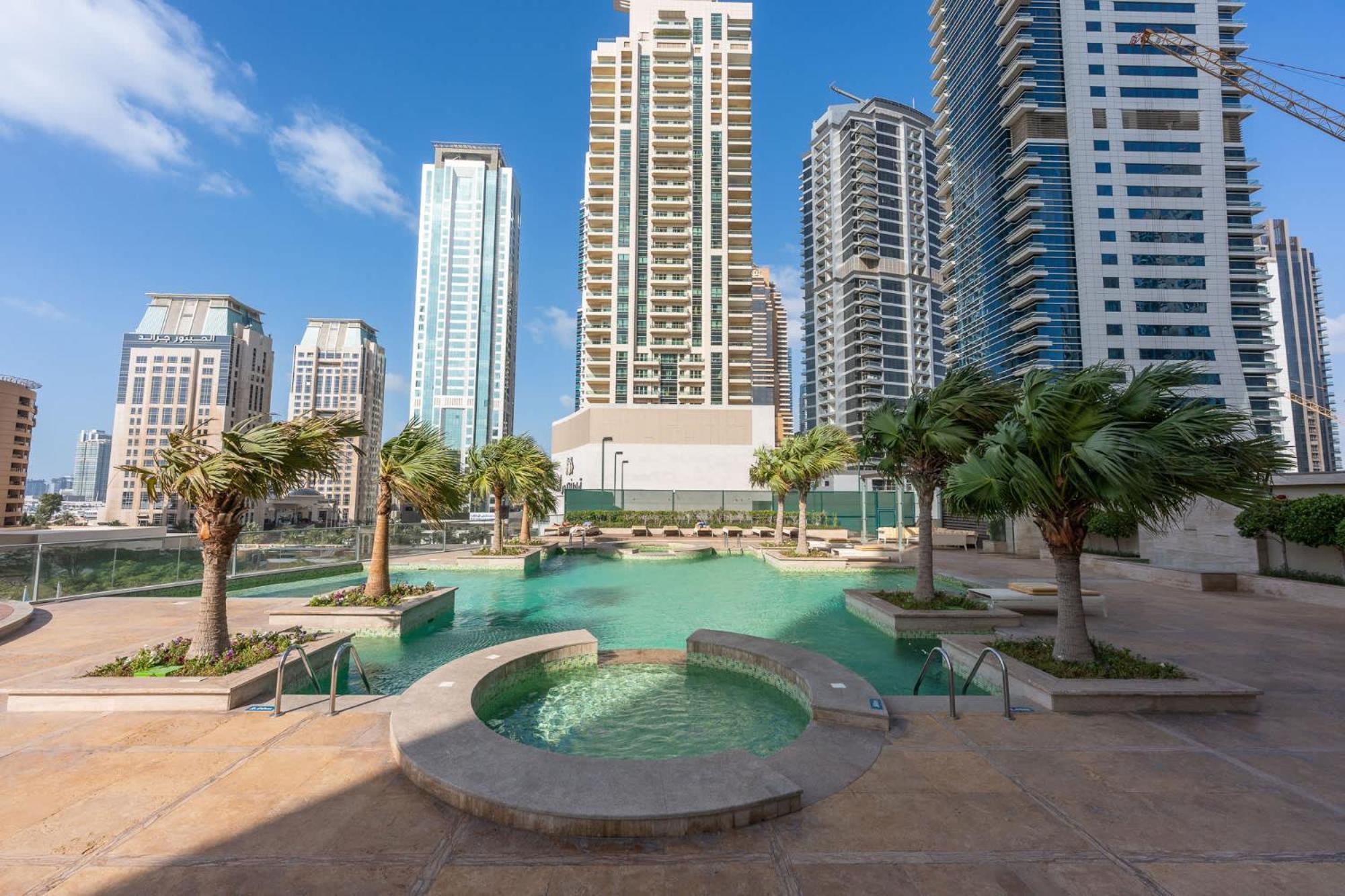 2br With Skyscraper Views In Marina