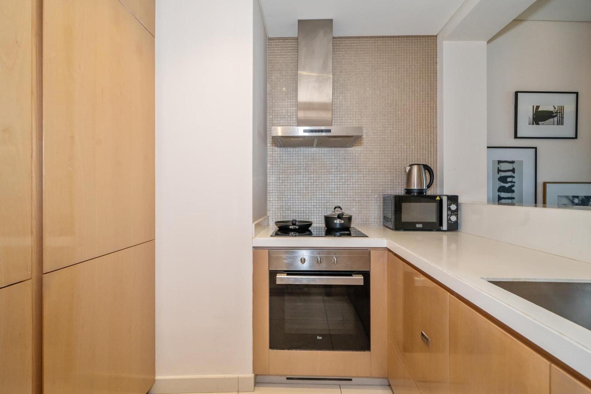 Luxurious 1br W & Pool, Sauna & Gym Near Burjkhalifa
