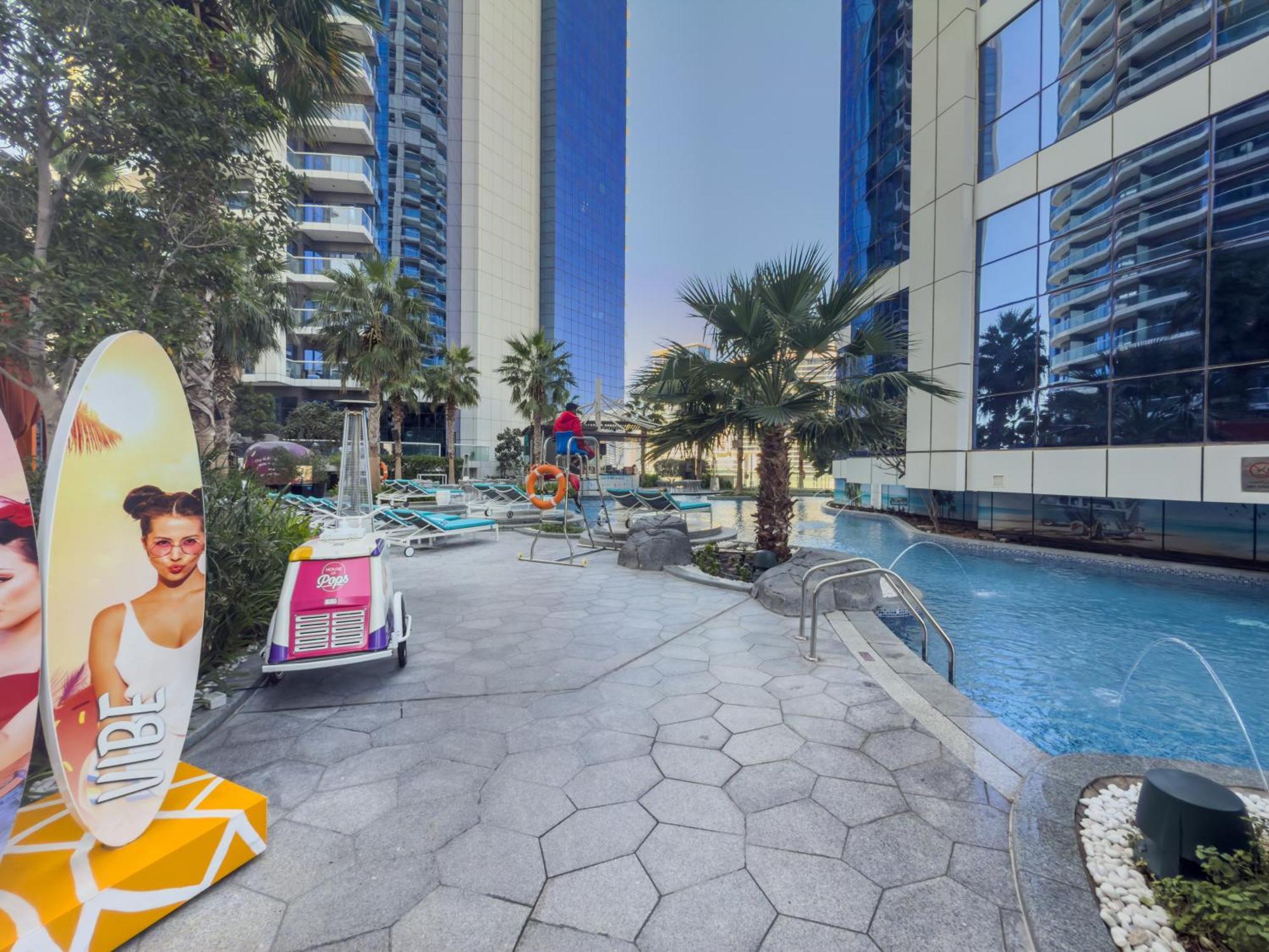 Luxurious 1br W & Pool, Sauna & Gym Near Burjkhalifa *