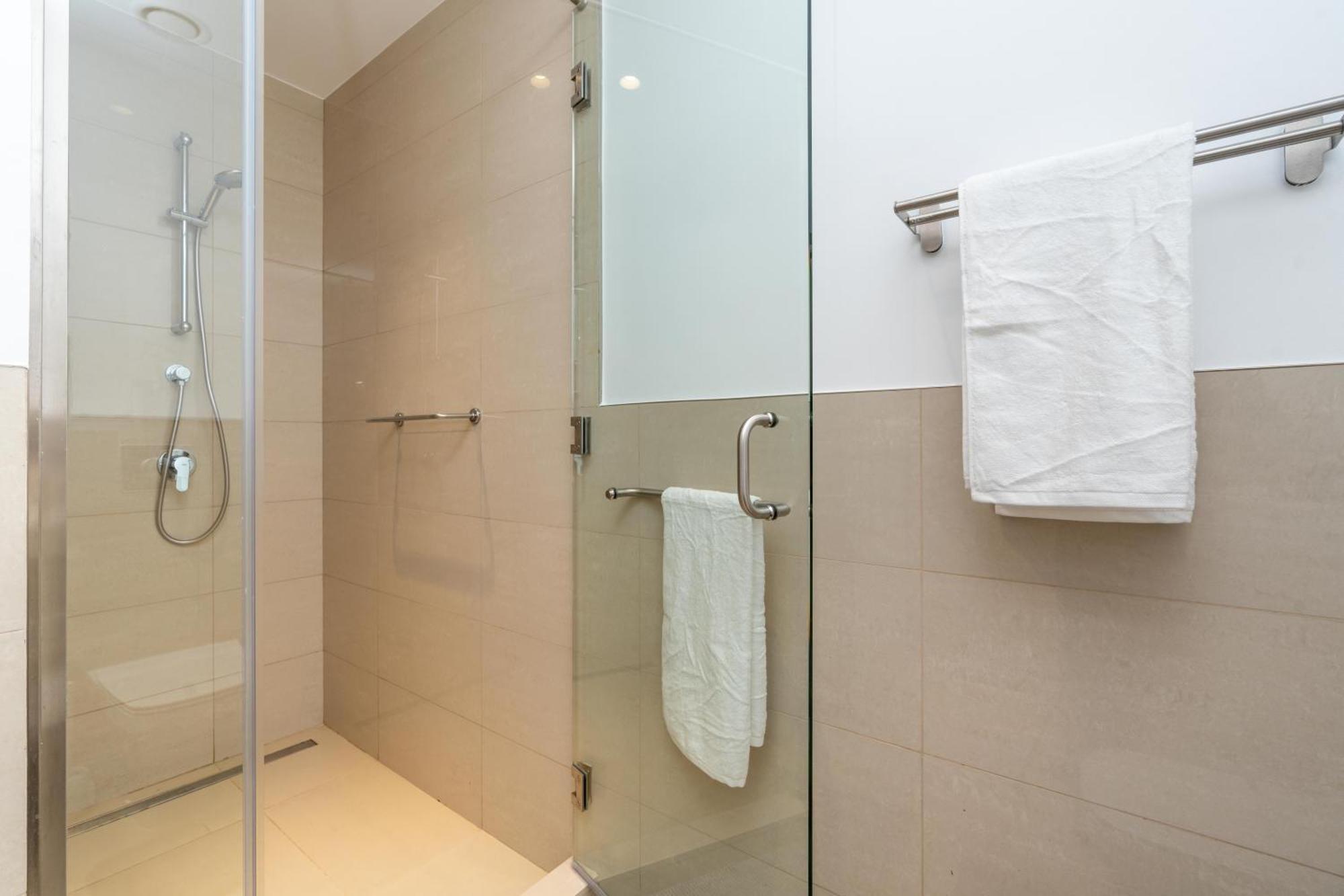 Modern Three Bedroom Private Study Appartement