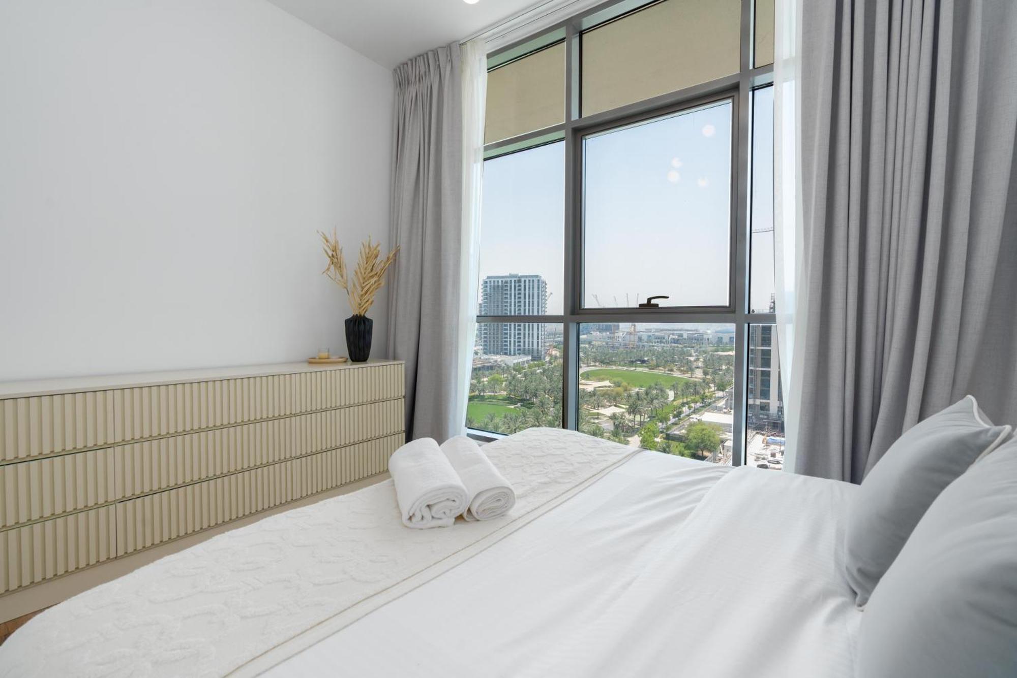 Modern Three Bedroom Private Study Appartement *