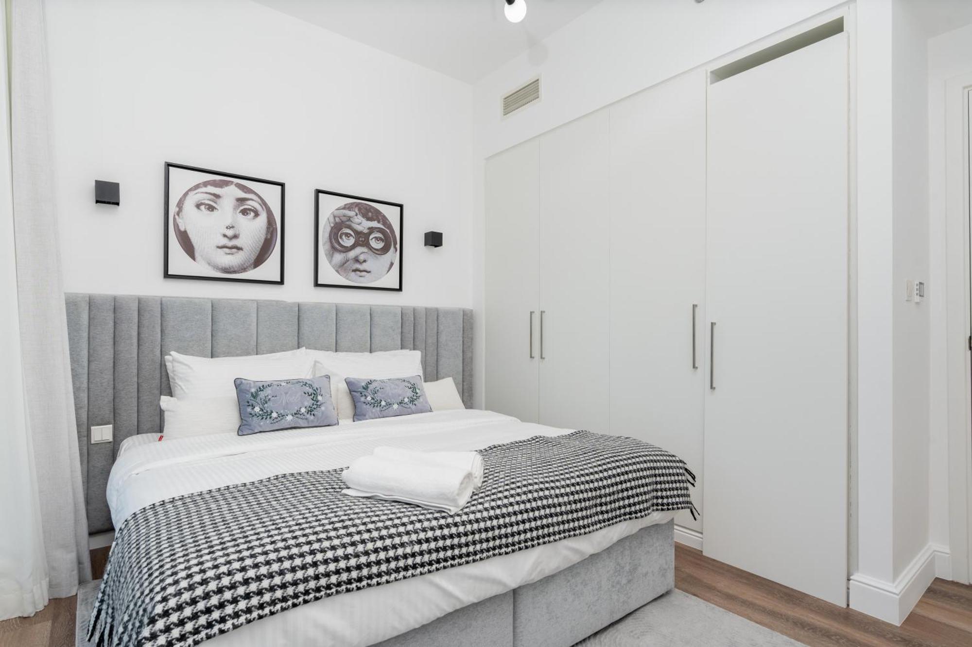 Modern Three Bedroom Private Study Appartement