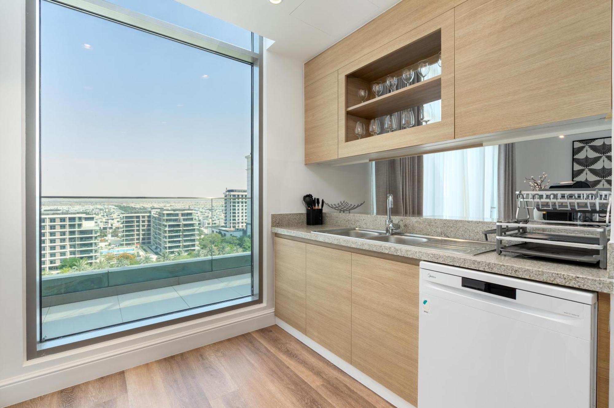 Apartment Modern Three Bedroom Private Study *