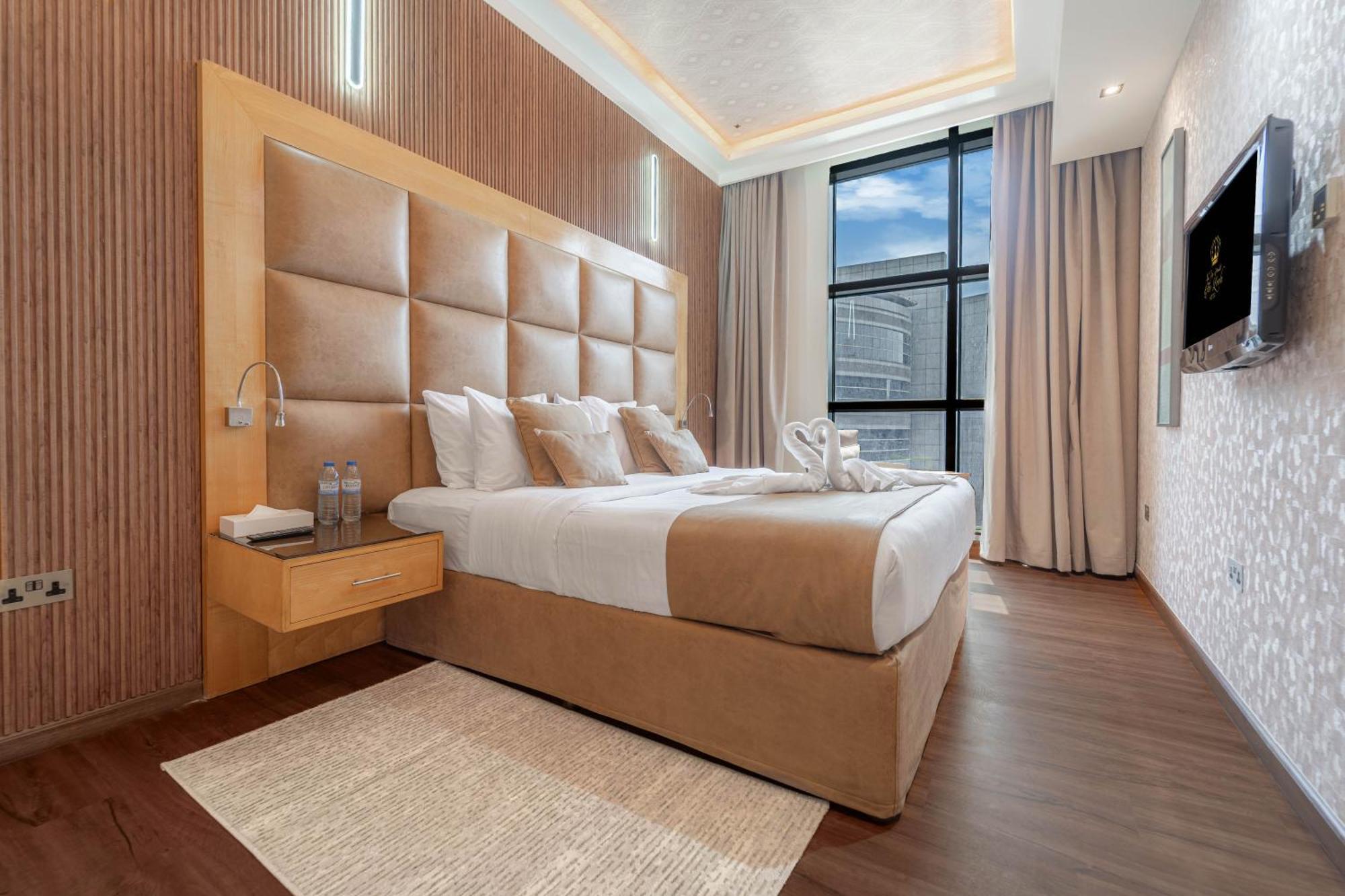 The Leela 4*