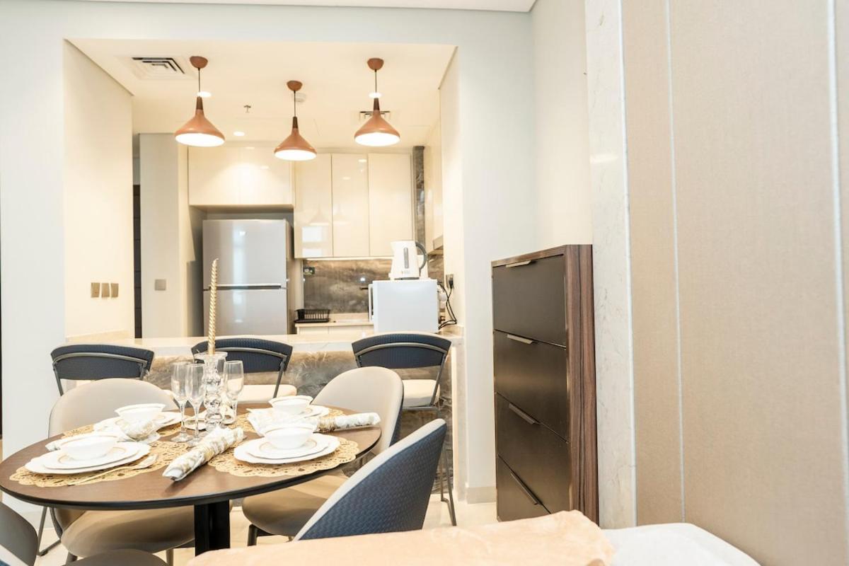 Skyline Retreat Nobles Tower High-floor 2br *
