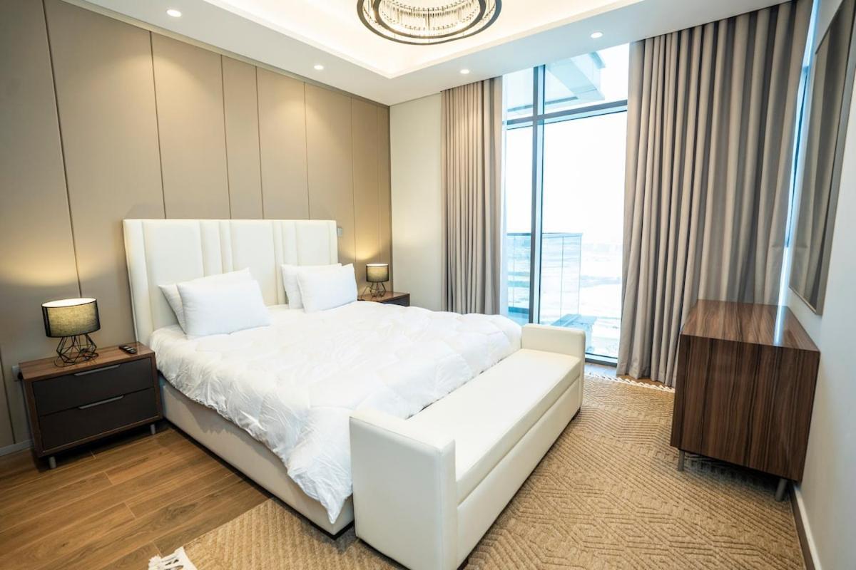 Apartment Skyline Retreat Nobles Tower High-floor 2br