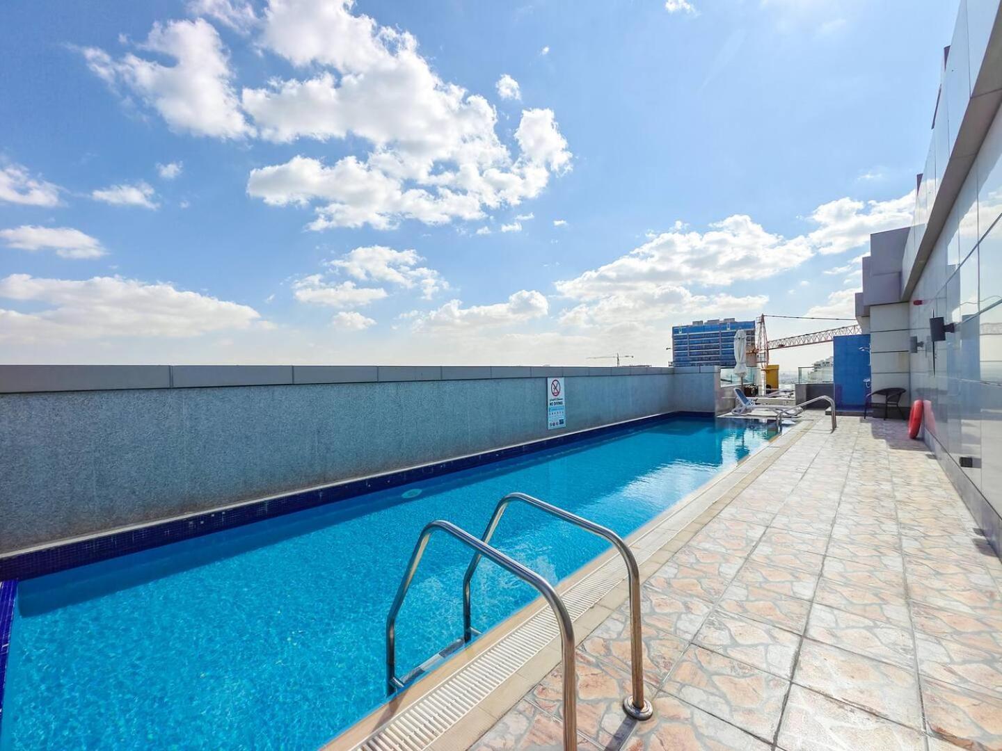 Special August Rates - Elegant - Golf Views Apartment Dubai