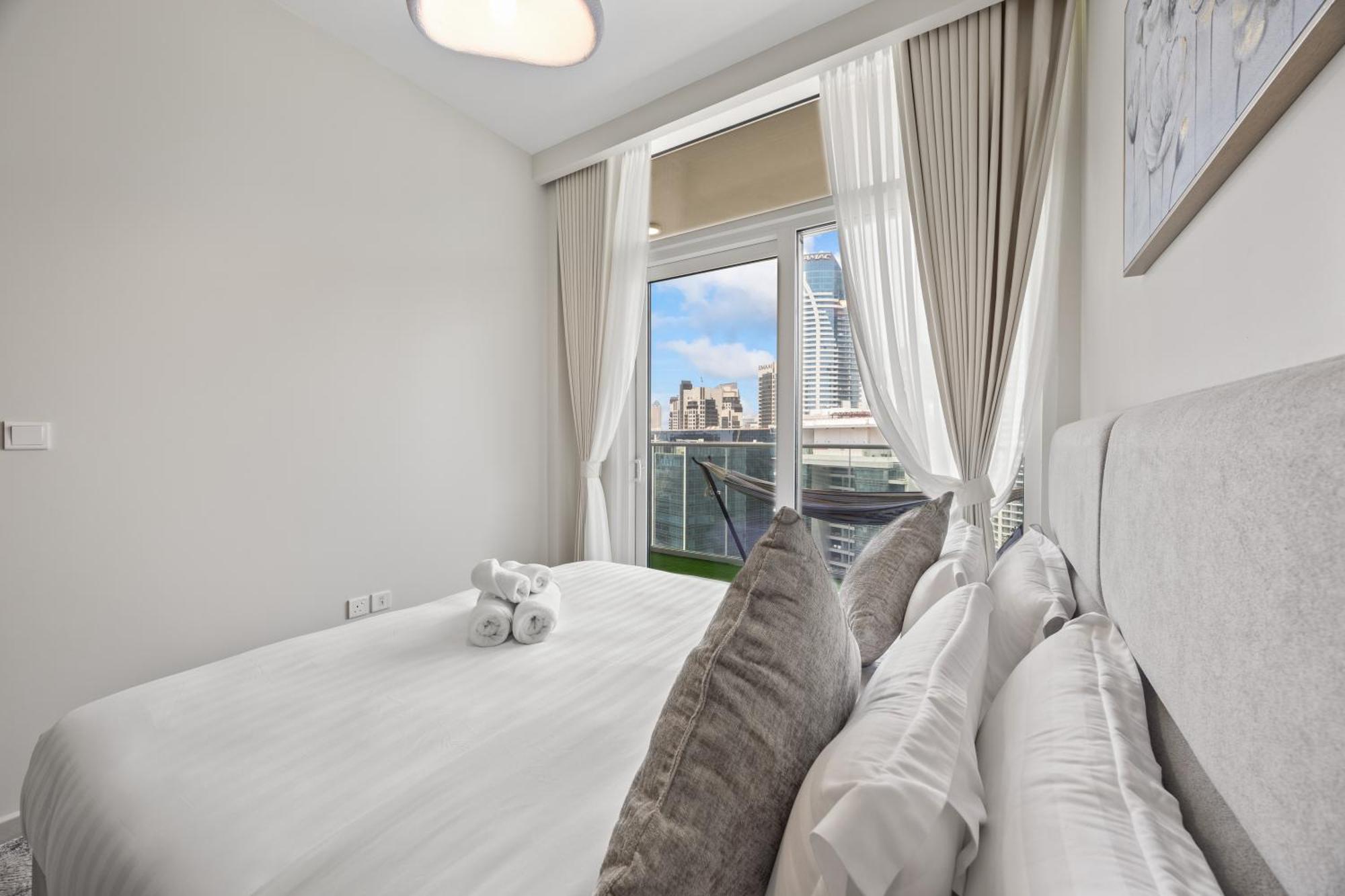 Burj Khalifa And Canal Views - Luxury For Rent In Business Bay * Dubái