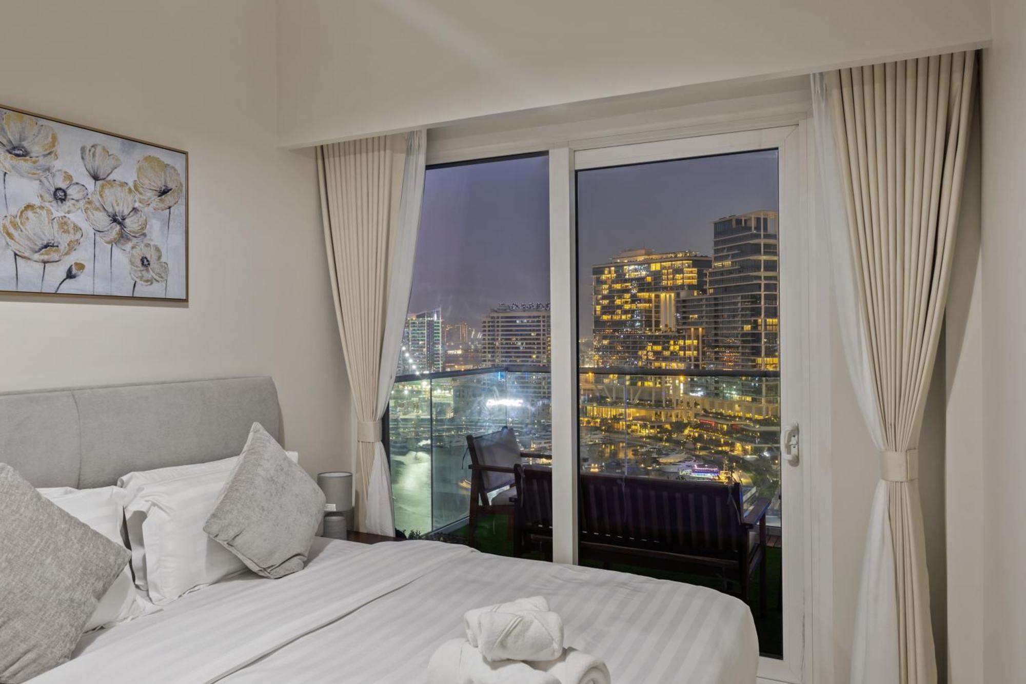 Burj Khalifa And Canal Views - Luxury For Rent In Business Bay *