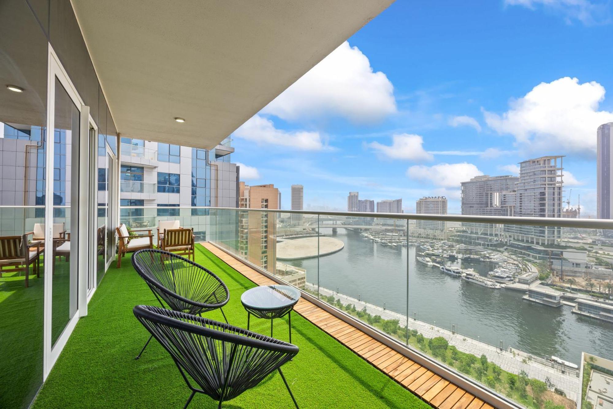 Burj Khalifa And Canal Views - Luxury For Rent In Business Bay * Dubái