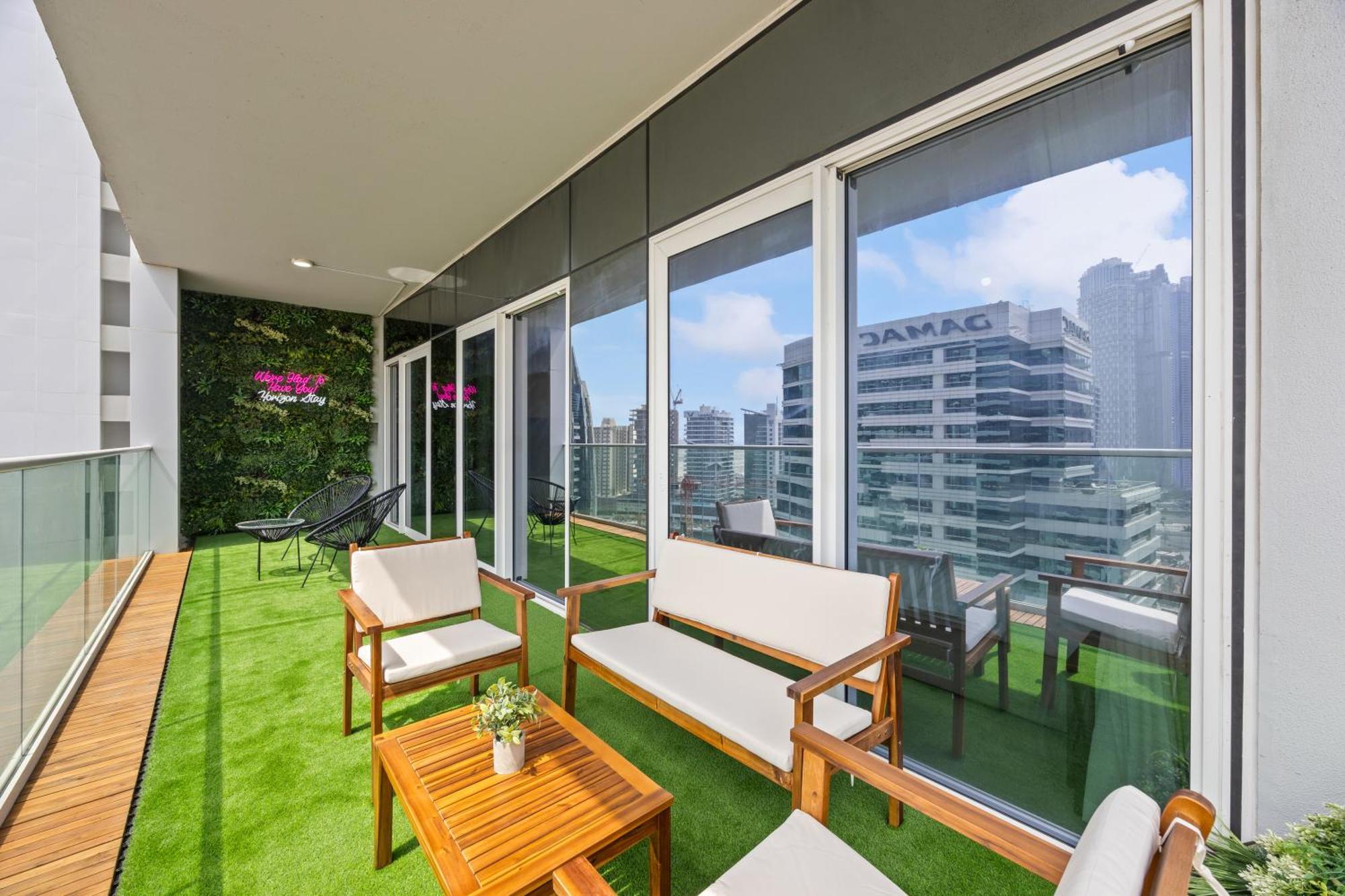 Burj Khalifa And Canal Views - Luxury For Rent In Business Bay Apartamento Dubái