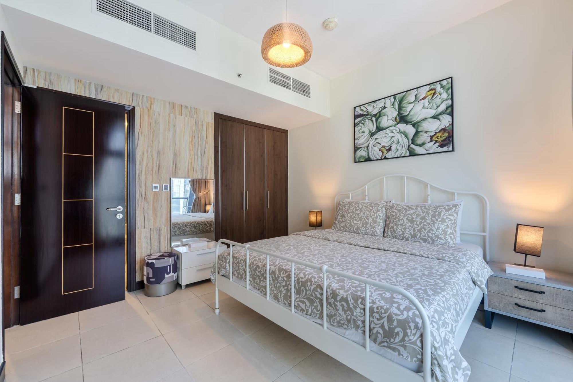 1br Near Metro Jlt Pool Gym Fast Wi-fi * Dubai