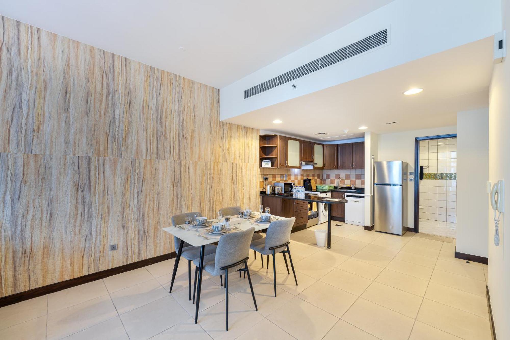 1br Near Metro Jlt Pool Gym Fast Wi-fi Apartment *