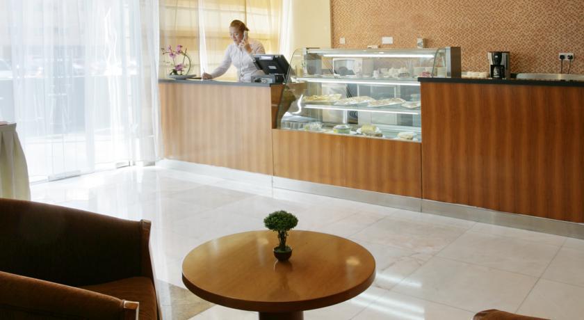 Auris Deira Apartahotel