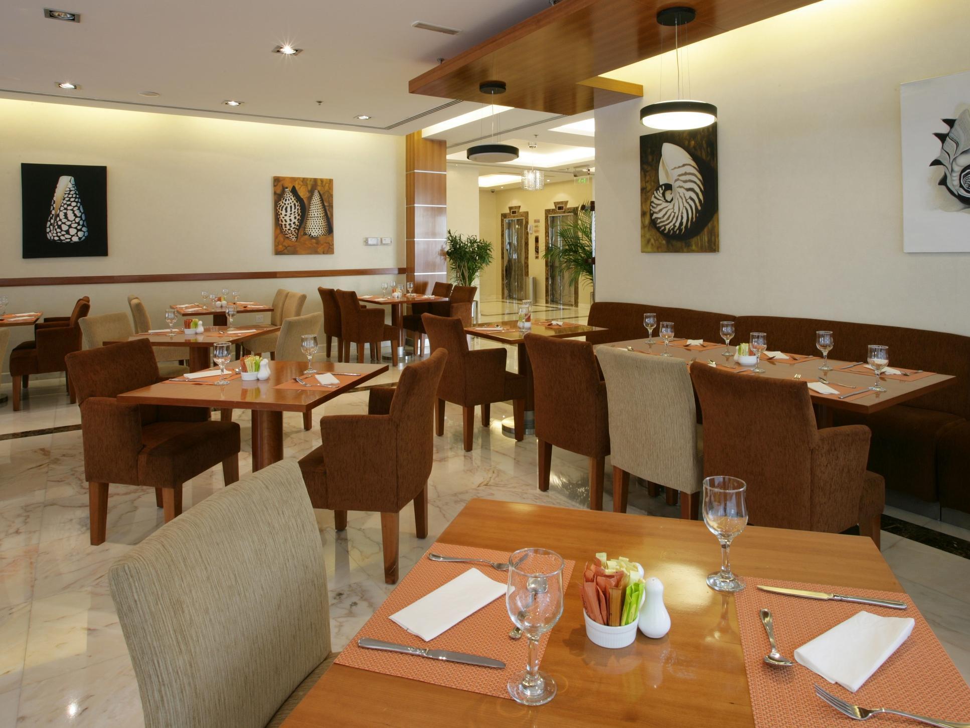 Auris Deira Apartahotel 3*