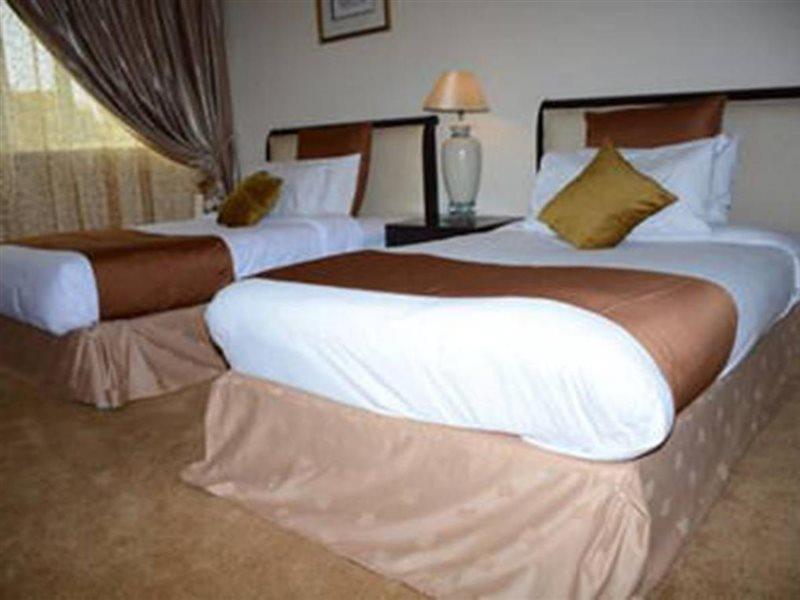 Apartahotel Al Muraqabat Plaza 3*
