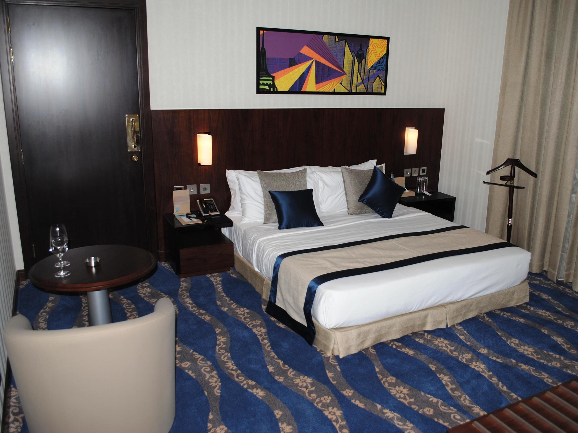 Raviz Center Point Hotel