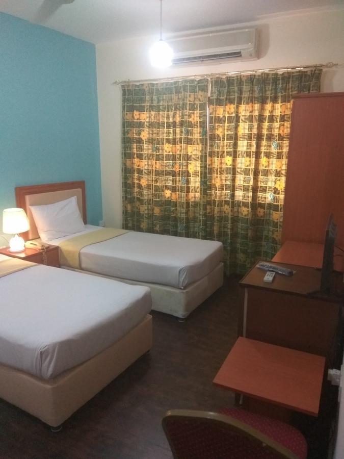 New Avon Hotel *