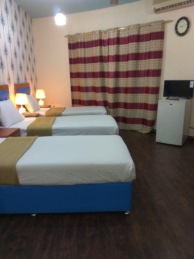 New Avon Hotel *