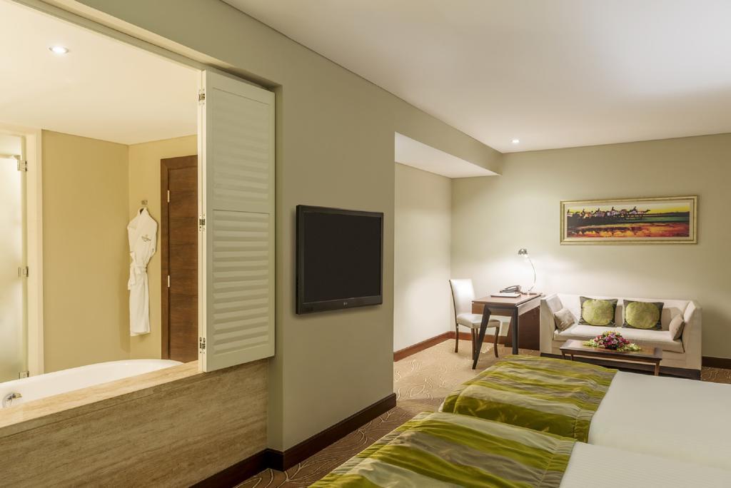 Millennium Plaza Hotel 5*