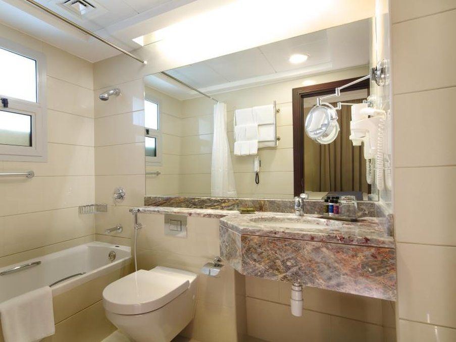 Raviz Center Point 4*