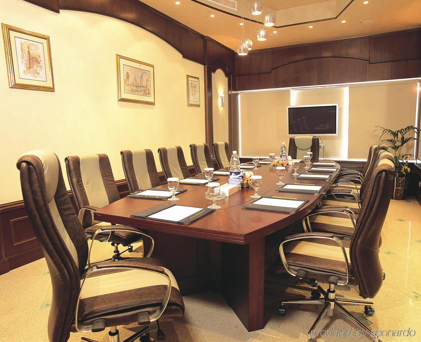 Emirates Concorde Hotel&residencia 4*