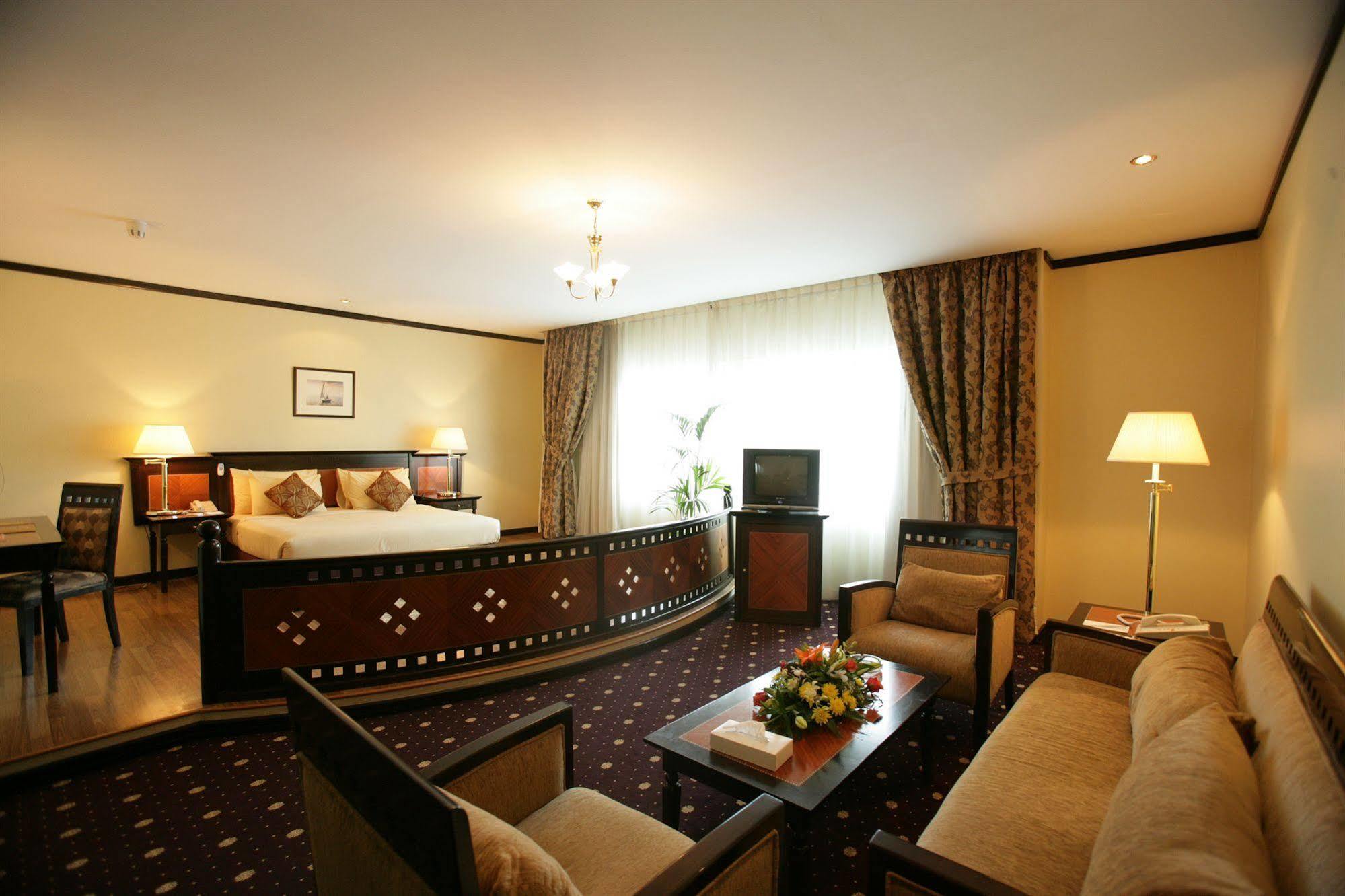 J5 Bur Hotel