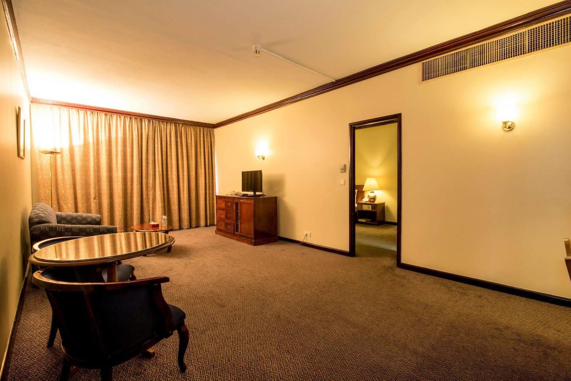 J5 Bur Hotel