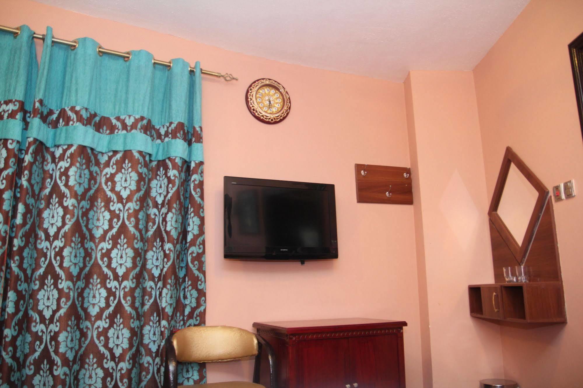 Oyo 329 Down Town Hotel *